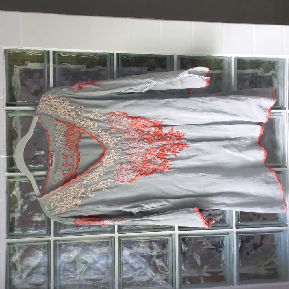 Johnny Was tunic grey embroidered M